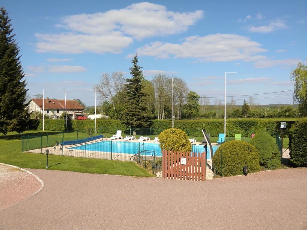 Hotel Relais Saint Michel Villegusien-le-Lac Exterior foto